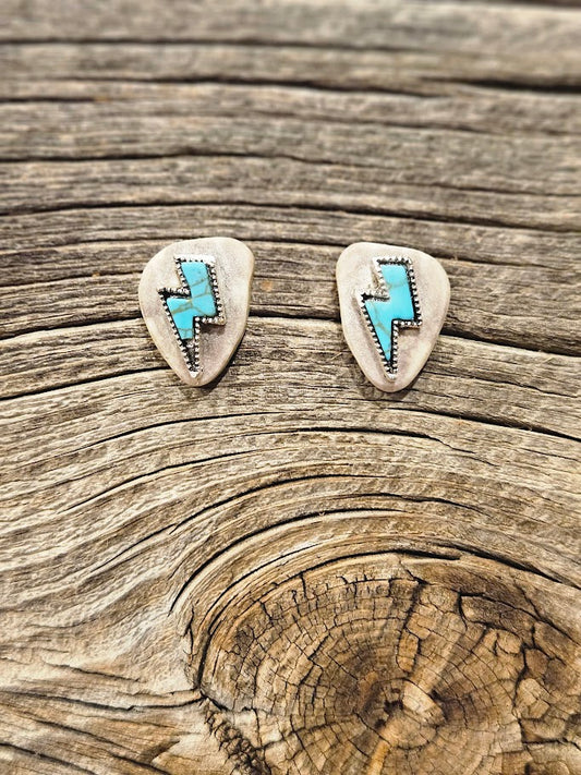 Lightning bolt stud