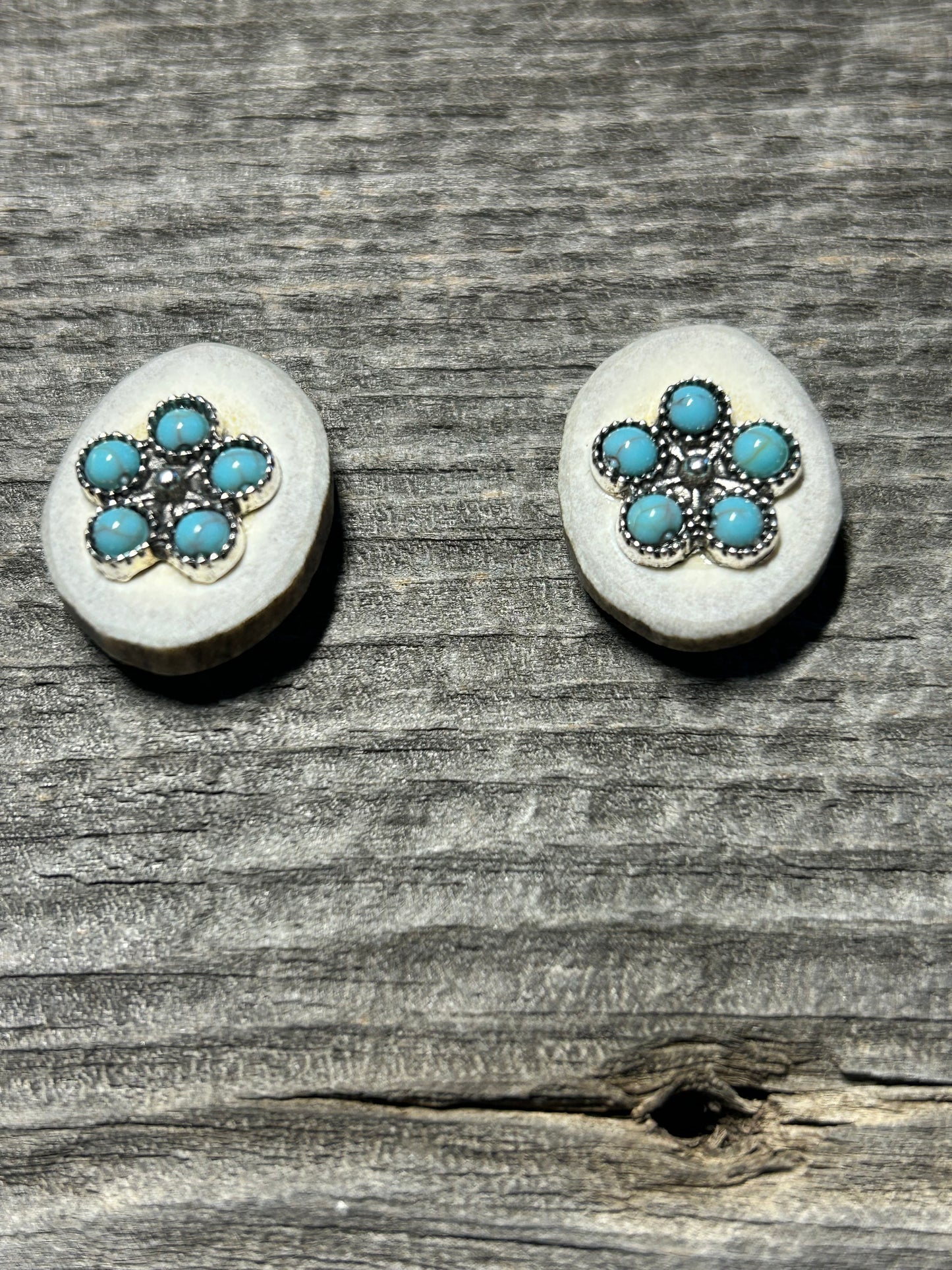 Turquoise flower stud