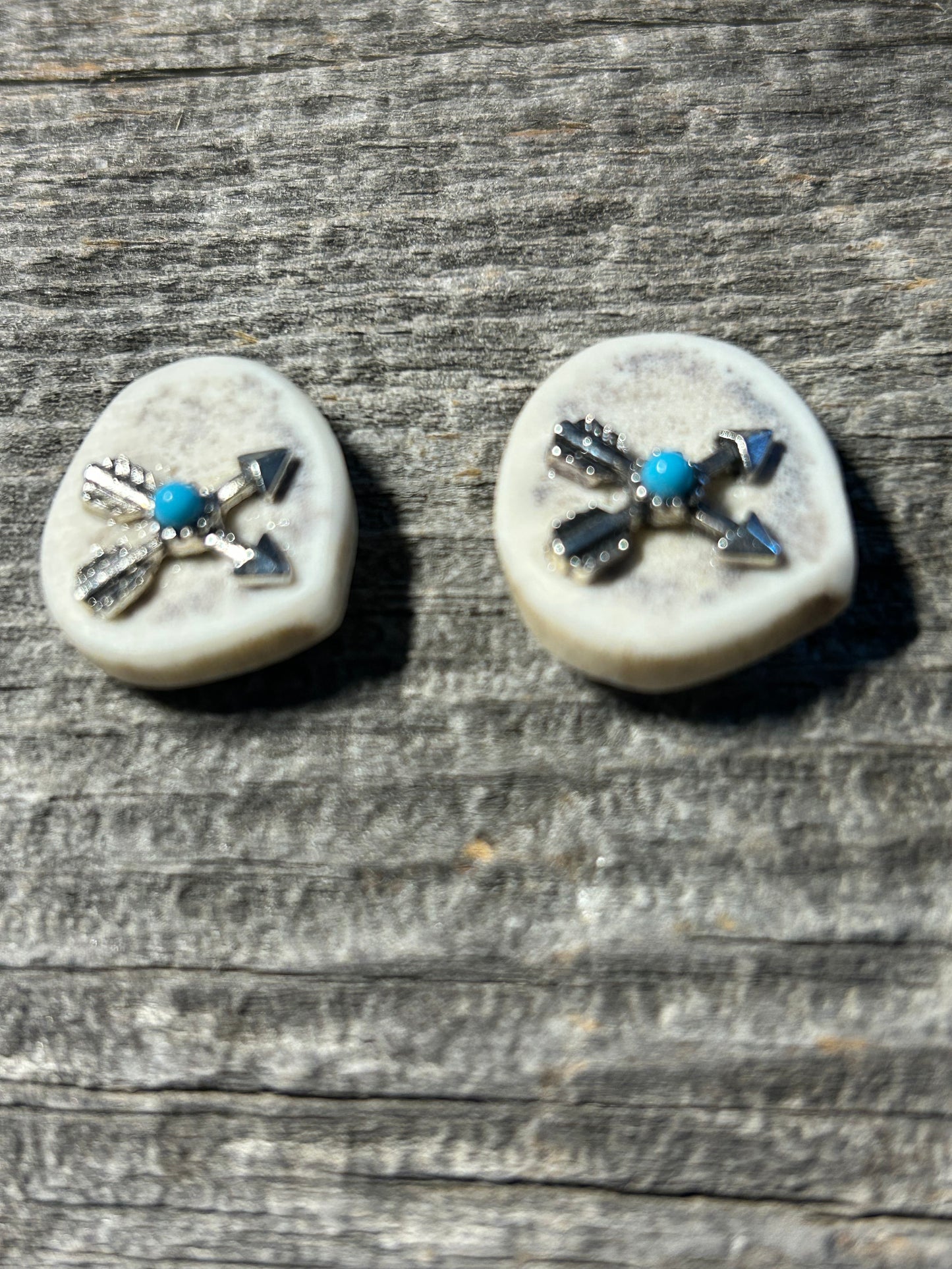 Arrow turquoise stud
