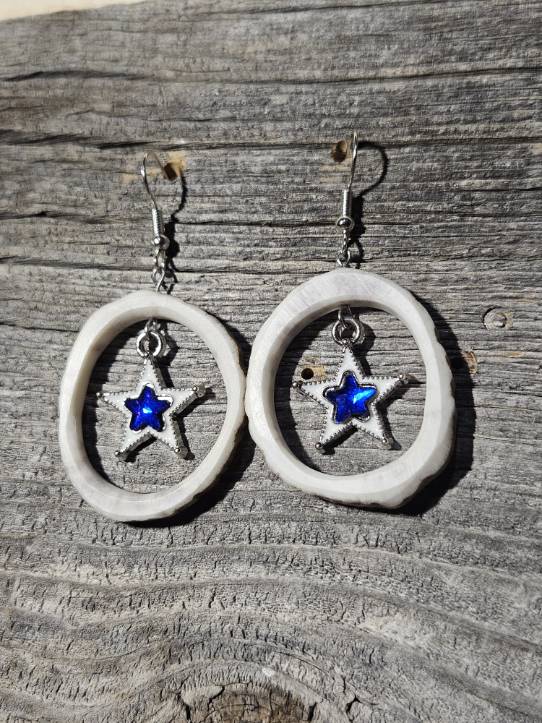 White and blue star.